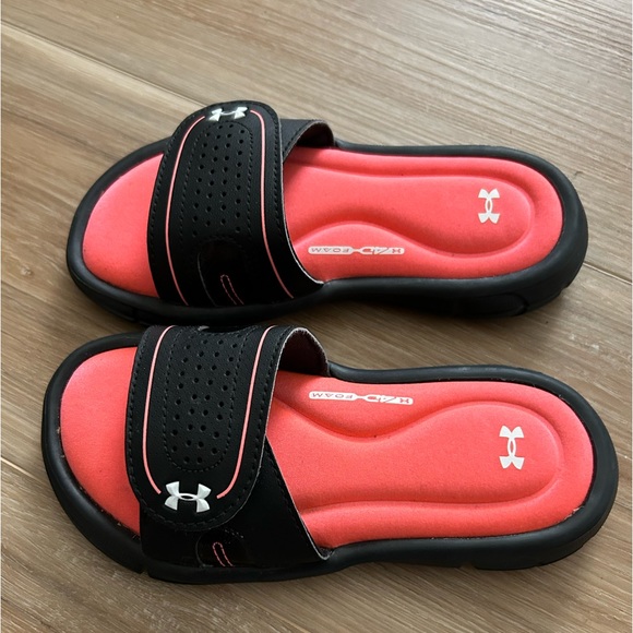 NWOT Girls Ignite Under Armour slides - Picture 3 of 8